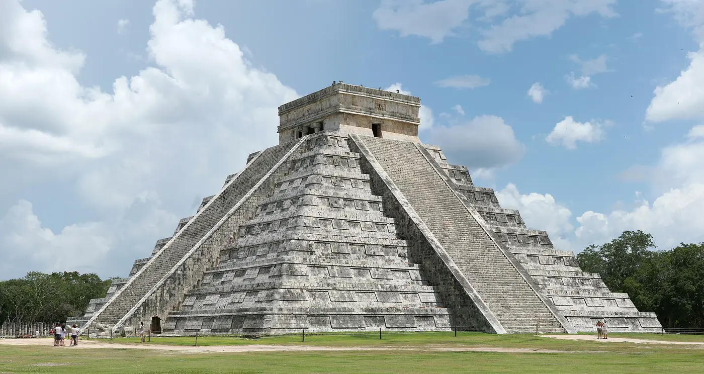 Pirámide de El Castillo en Chichén Itzá