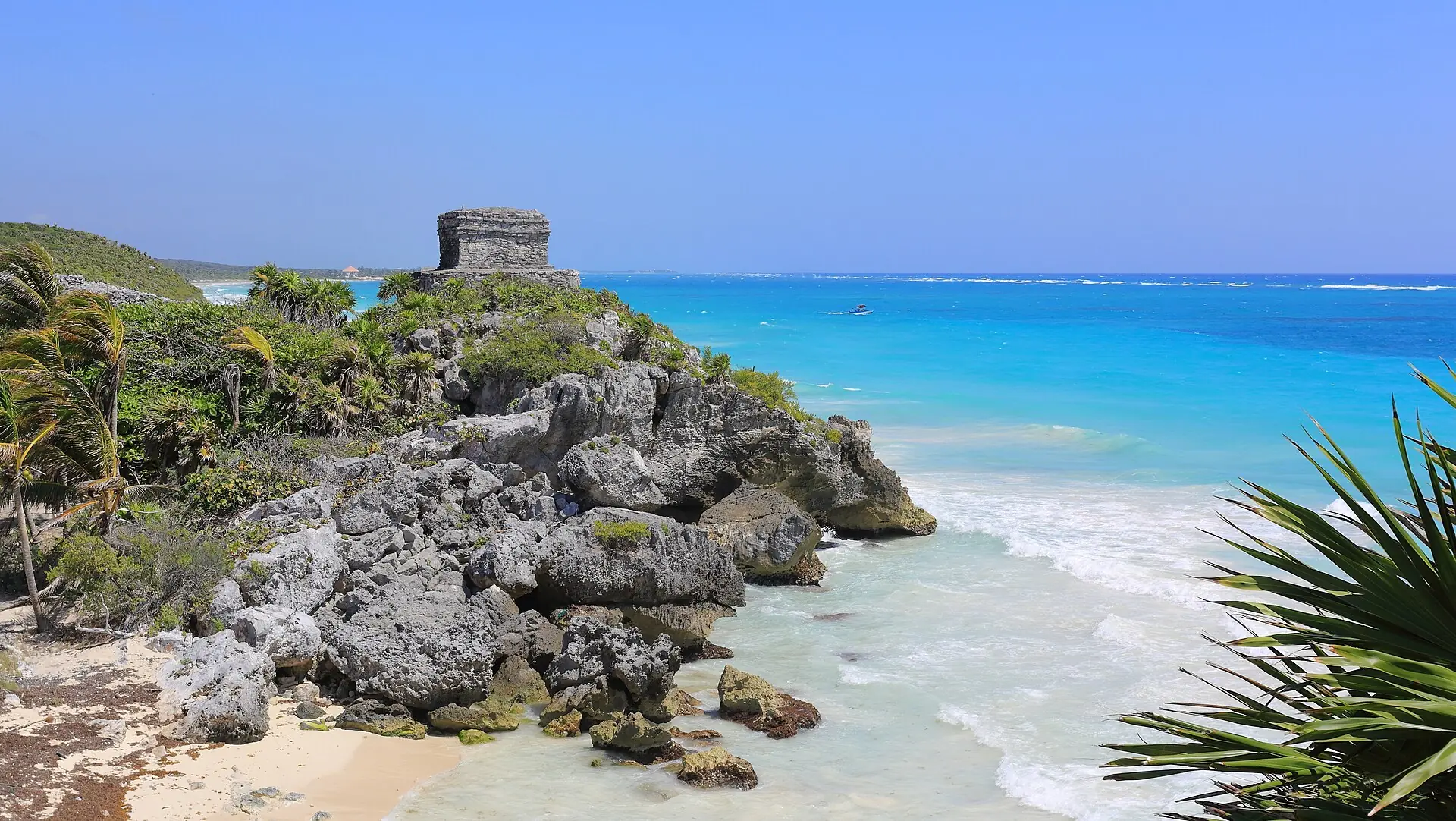 Zona arqueológica de Tulum frente al mar Caribe
